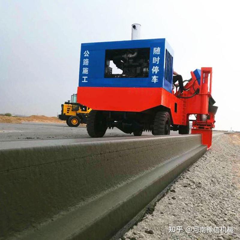 混凝土路牙石滑膜摊铺机施工
