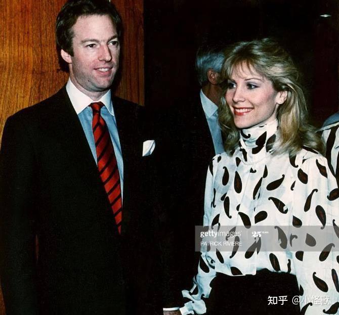 彼时的撒切尔夫人已经高龄79岁,看着这个败家子,又气又痛,却终究不忍