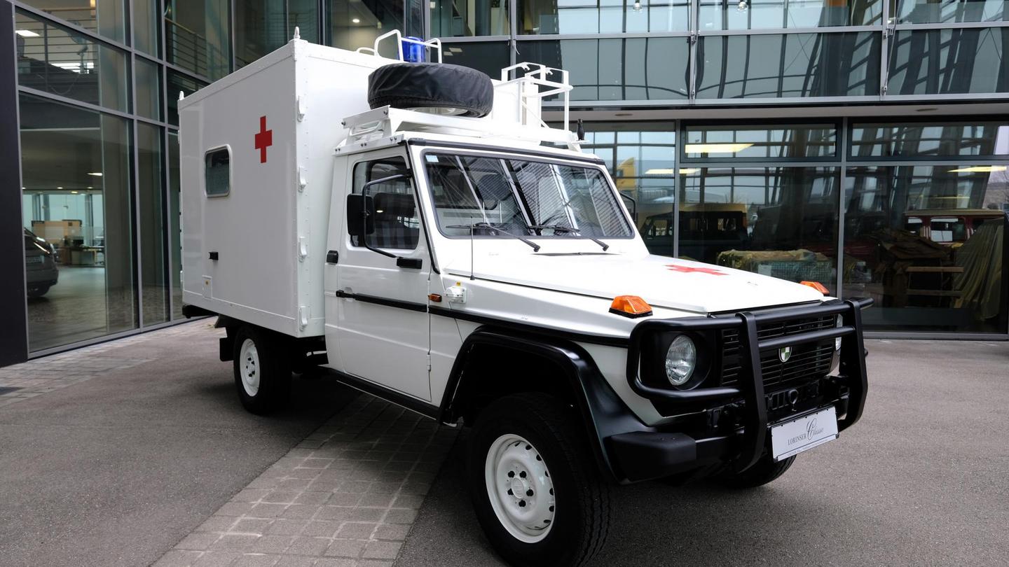 26年车龄的奔驰大g救护车,考虑来一台吗?