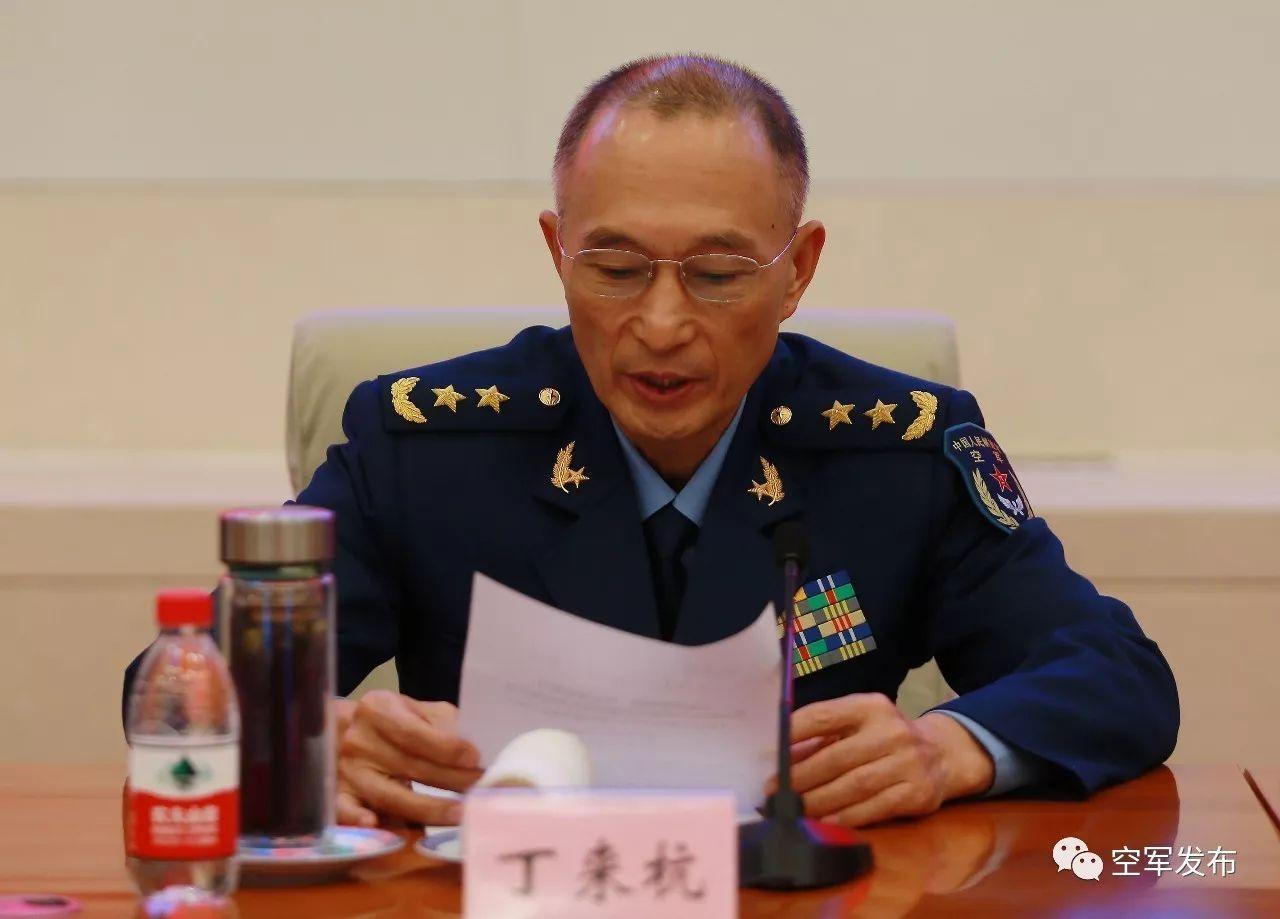 高举思想旗帜坚定维护核心空军召开学习贯彻十九大精神动员部署会