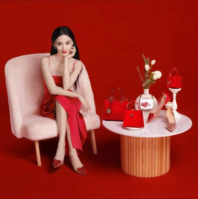 看baby超red"红"运look2022就耀红红蜻蜓品牌代言人@angelababy 虎