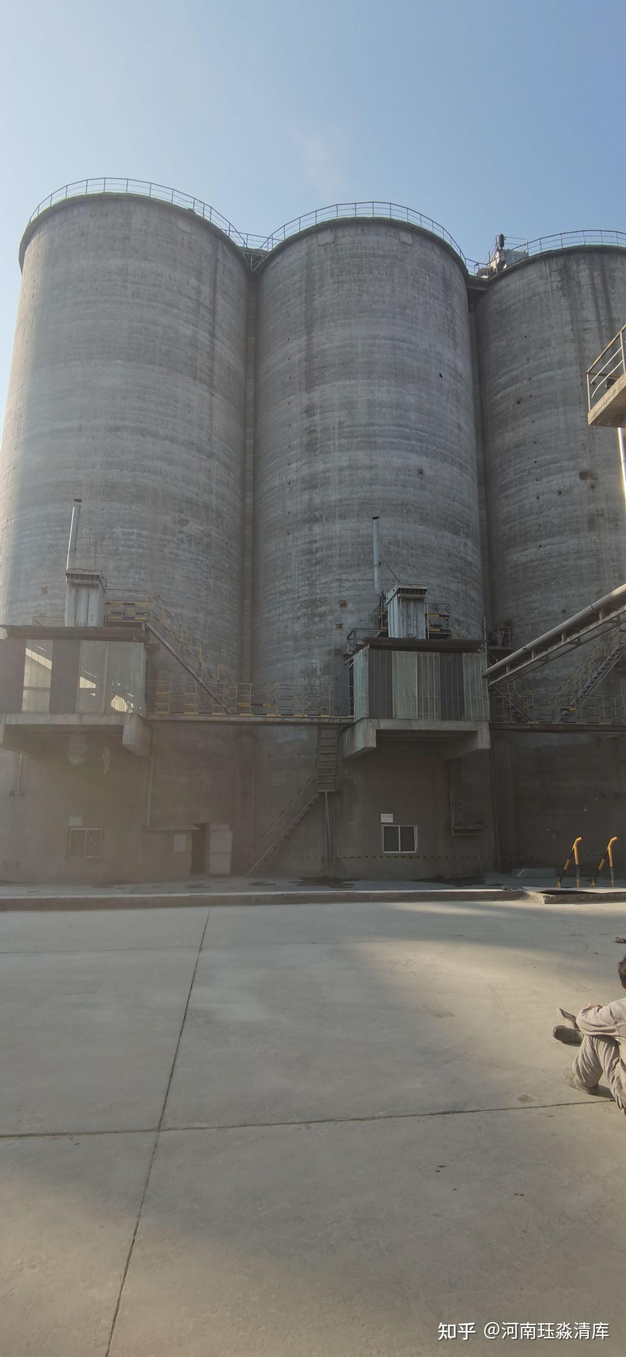 河南珏淼建筑工程有限公司水泥库清灰工作方式解析
