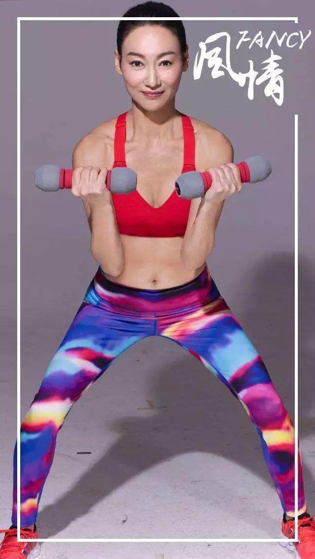 58岁的惠英红晒出泳装照只有坚持到最后的人,才有资格走上领奖台,接受