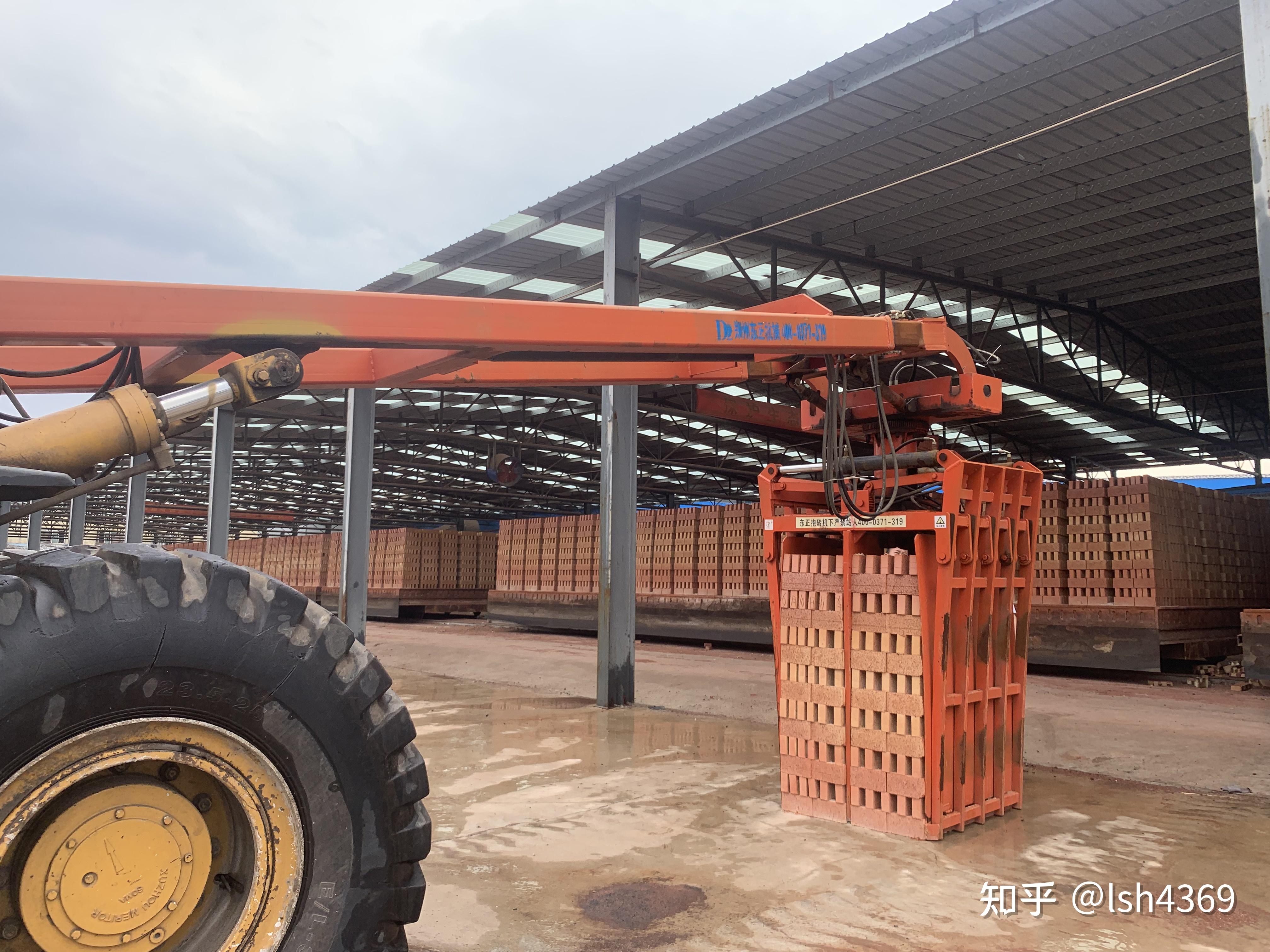 东正铲车式抱砖机