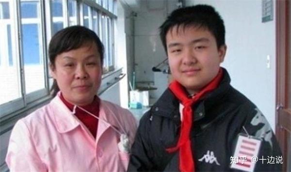 还记得“五道杠少年”和“不屑弟”吗?10年后,两人的结局大不同 - 知乎