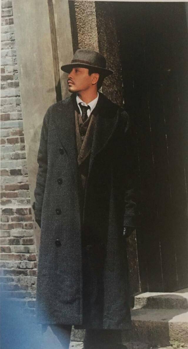 请问各位知友有没有哥哥张国荣全身照高清图想做人形立牌可以吗