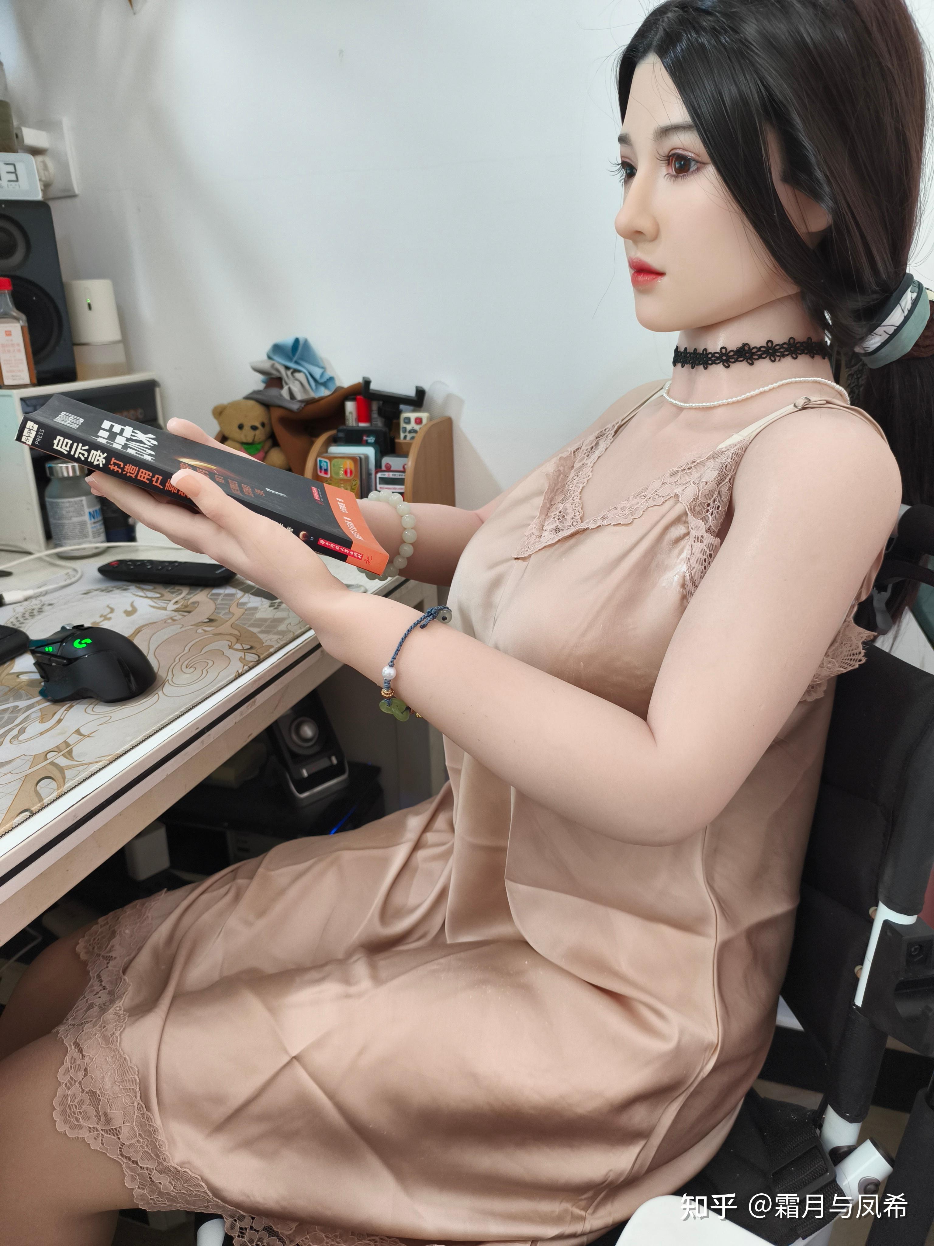 与硅胶娃娃的日常