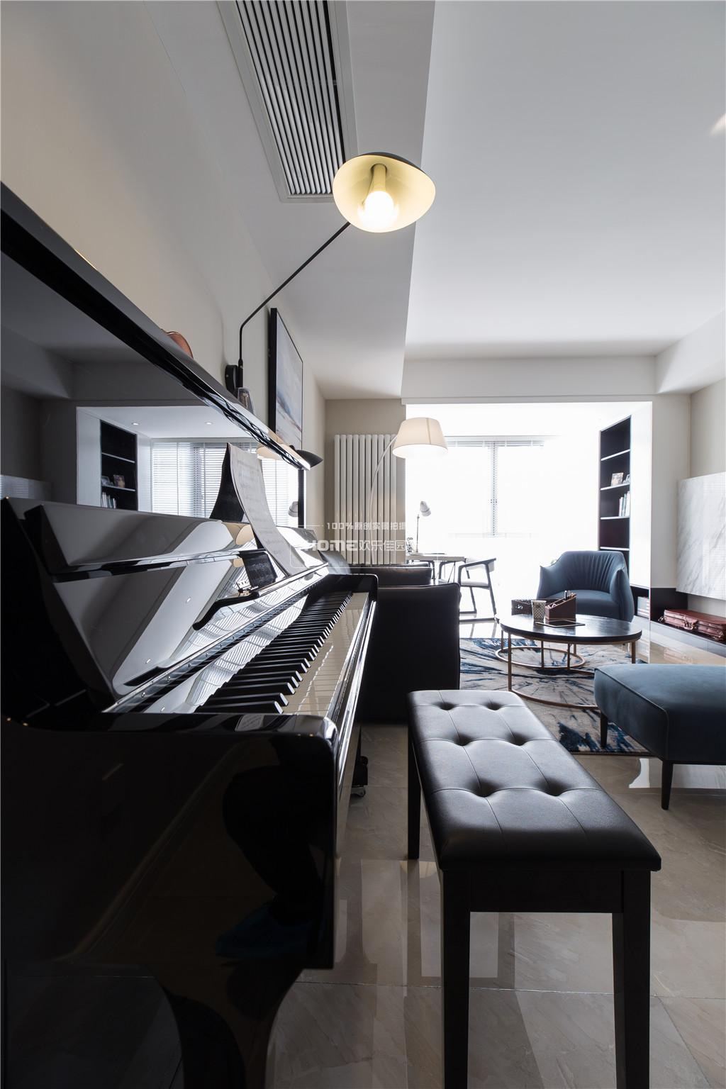 欢乐佳园装饰二室现代简约电视背景墙很有个性