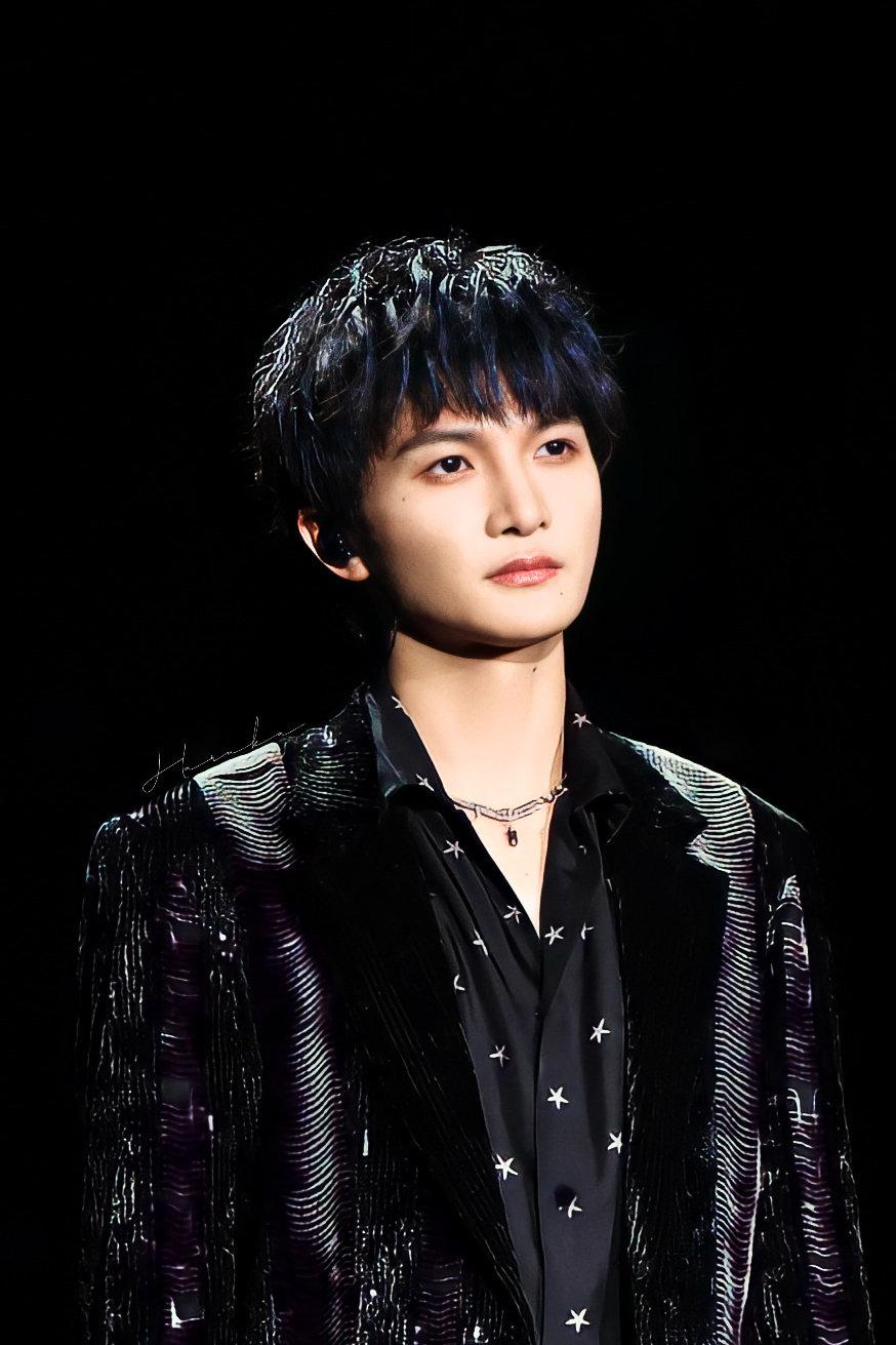 有没有周深好看的照片(无水印)?