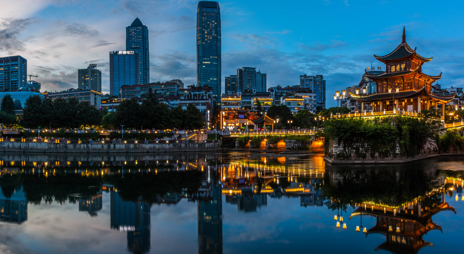 day1:黔灵山公园-甲秀楼-民生路-蔡家街day2:黄果树大瀑布-陡坡塘