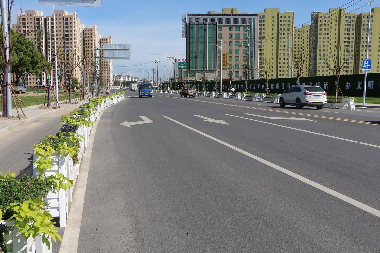 浙江海盐高跟鞋花箱打造不一样的摩登大道