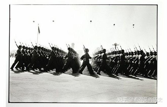 老照片 1959年国庆十周年 天安门广场举行了盛大阅兵式 - 知乎