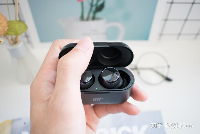 怎么卖二手耳机 v2-404042b3f20d1b8d3ea7a1a3a51c9fc1_r.jpg