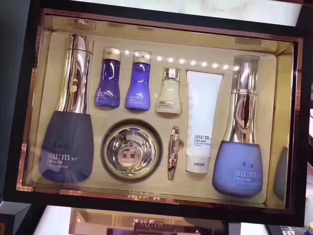 岁混合偏油,有时会冒痘痘,鼻子那边毛孔粗大,肤