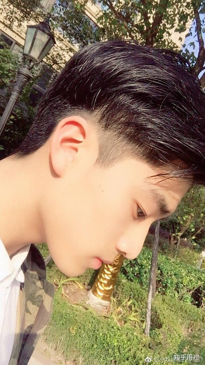 现实生活中你见过的绝世帅哥是什么样的