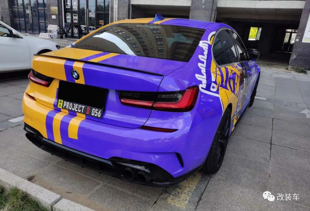 身披紫金战衣的宝马3系车友贴上科比愿青春永不谢幕