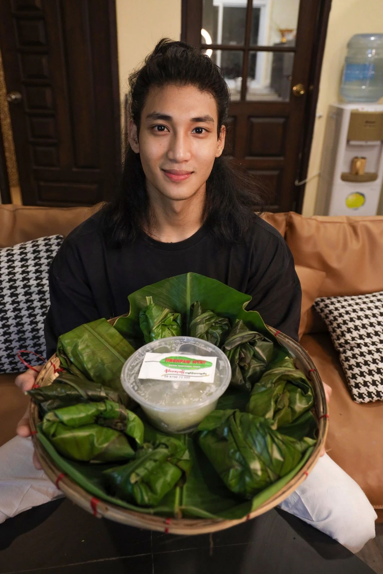 撞脸金城武缅甸188cm男模爆红ins海王身材圈粉全网太平洋是我为他流的