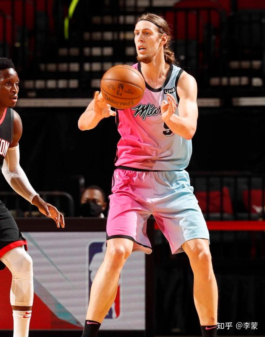 塞拉斯被迫使用小个阵容,或者帕顿,兰姆双向合同之流,火箭内线的防守