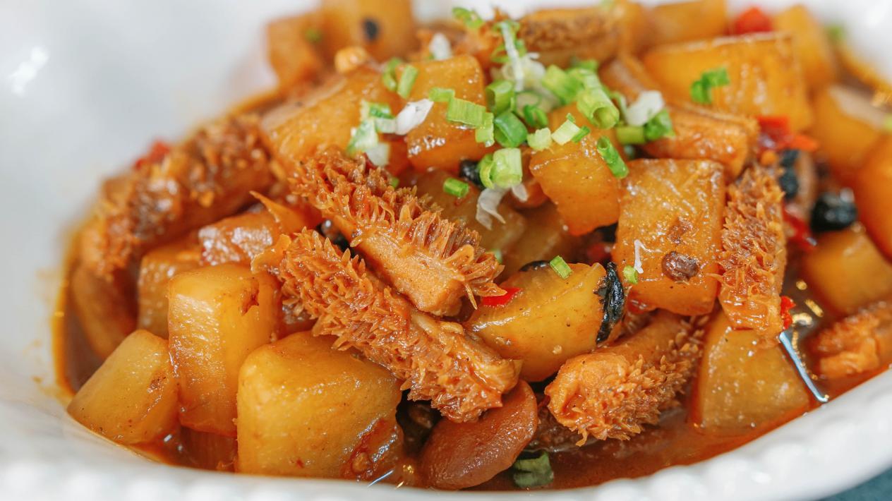 手把手教你做秘制萝卜焖牛肚处理牛肚有讲究