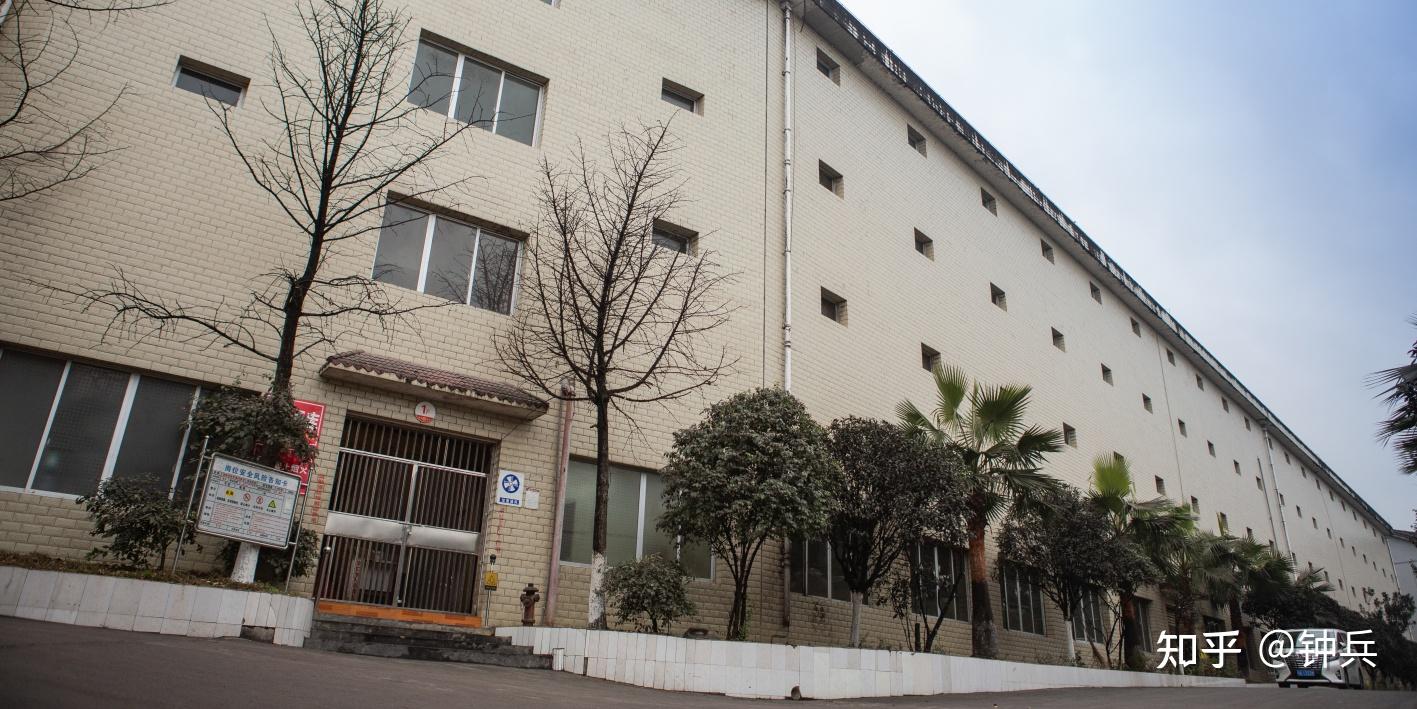 图游国宝茅台镇生态酒厂的探秘之旅