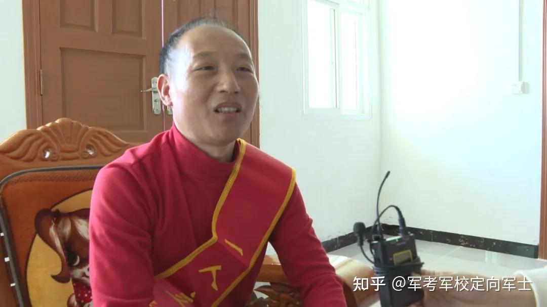 立功提干保送00后如今立功了扎根机务24年的兵王曾在下连第13天就荣立