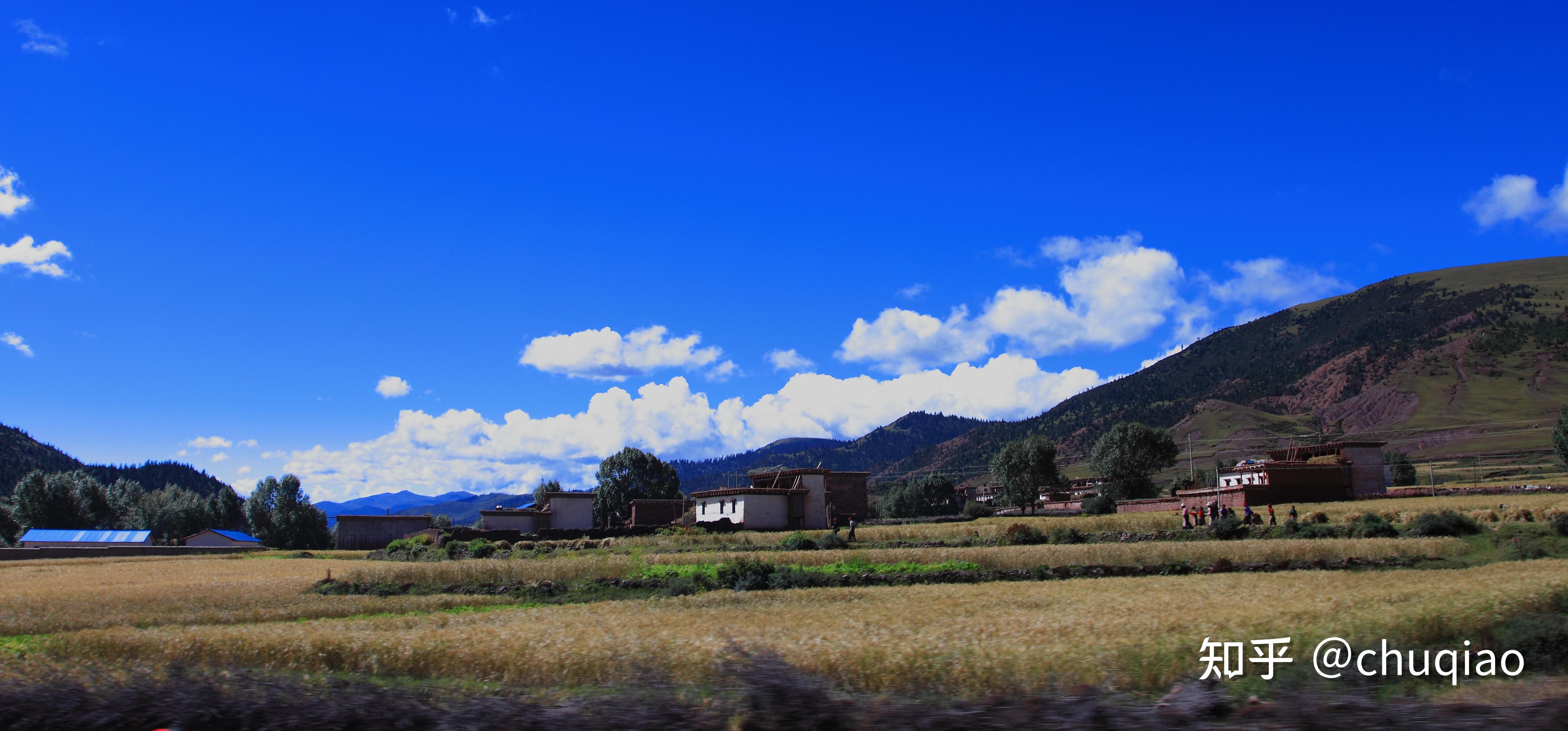 主要旅游景点有茶马古道,芒康滇金丝猴自然保护区,莽错风景区和尼果寺