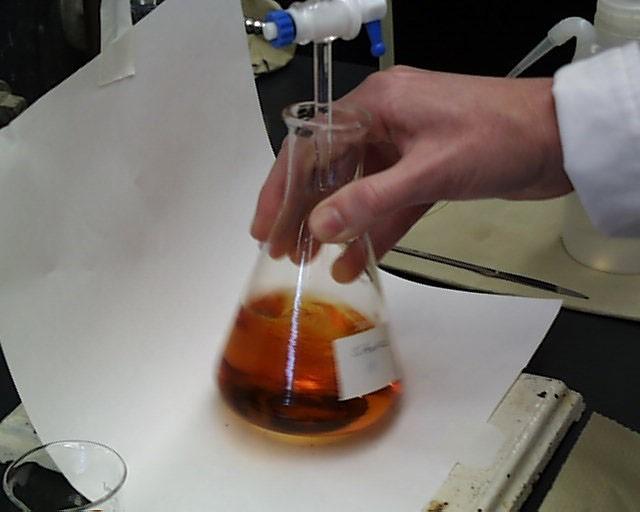 硫代硫酸钠还容易和银离子生成硫代硫酸银离子,因此以前被用于光学