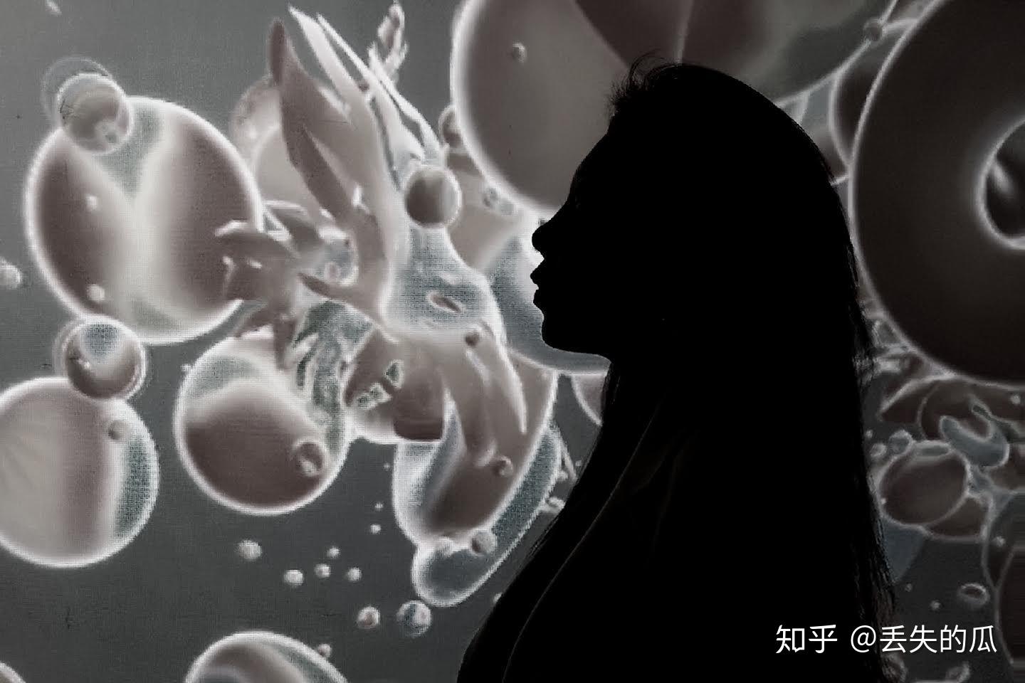 梦见自己掉了一颗上牙，未流血，梦境背后的深层含义解析