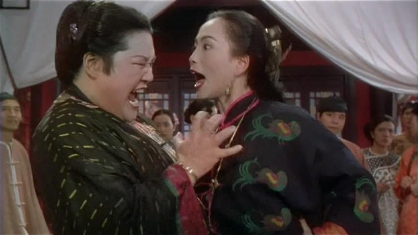 而在另一部电影《九品芝麻官》中,她出演了鸨母一角.