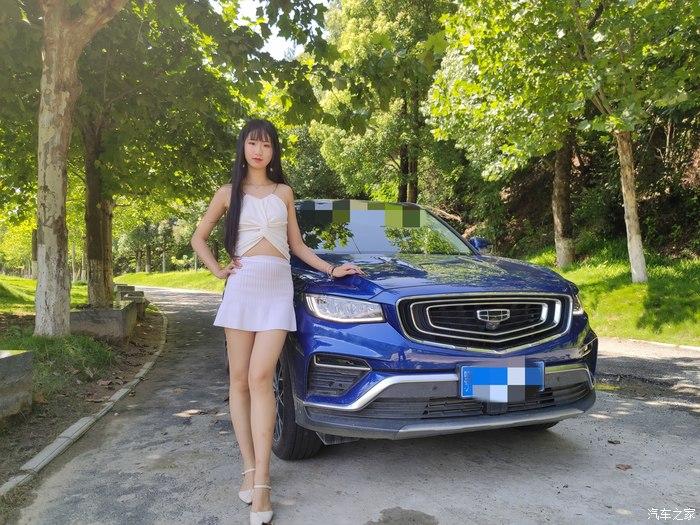 陪伴是最长情的告白致吉利博越美女与蓝色博越