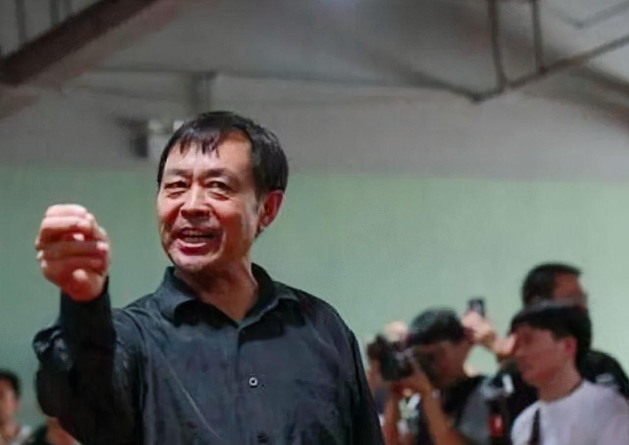 马保国怒斥巴伦西亚年轻人不讲球德