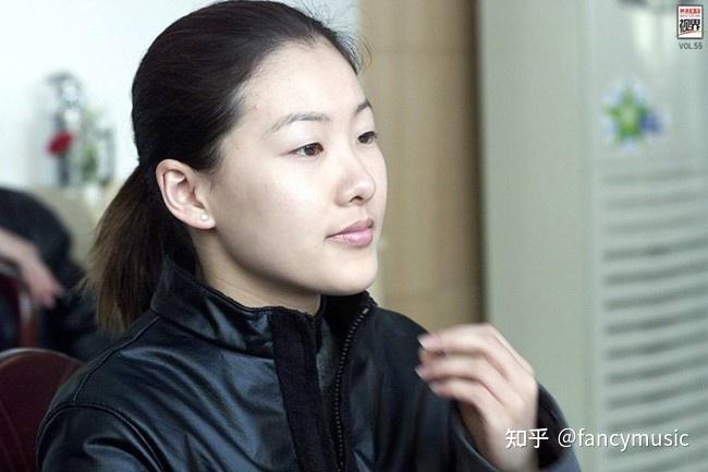 12岁创下吉尼斯世界纪录豪门媳妇伏明霞如今生活如何