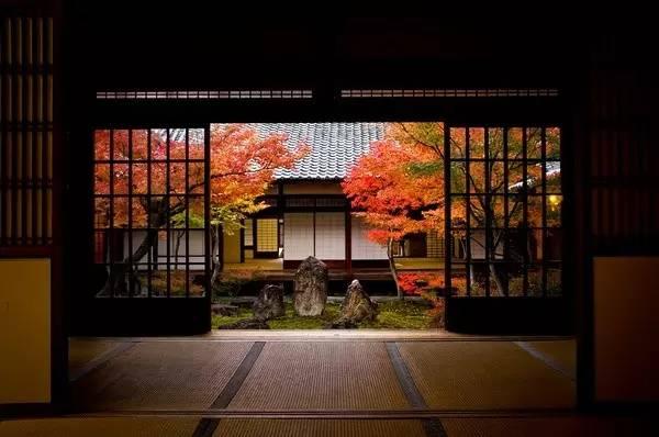 都说日本庭院美,但红桥,茶亭和花头窗你都看懂了吗?
