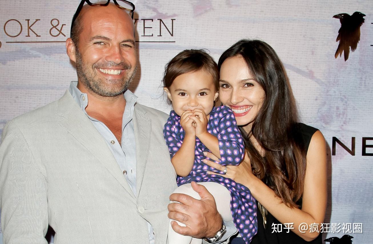 比利赞恩戏里戏外都很有"模特缘",2000年他出演了喜剧片《超级名模》