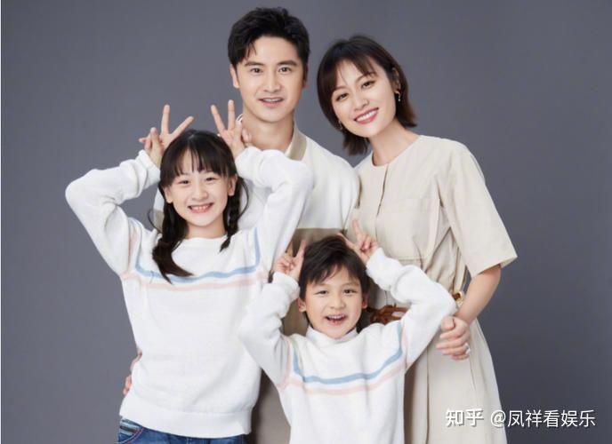 田亮一家四口拍摄新年全家福叶一茜晒幸福每天都团团圆圆