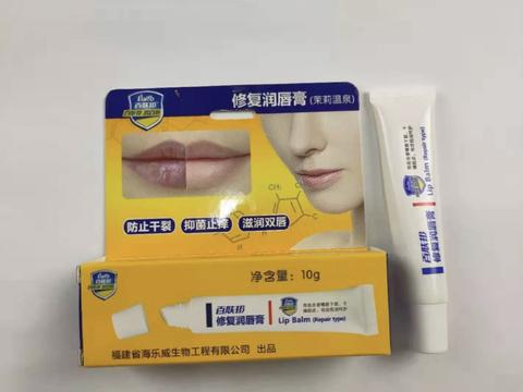 百肤邦润唇膏https://detail.tmall.com/item.htm?
