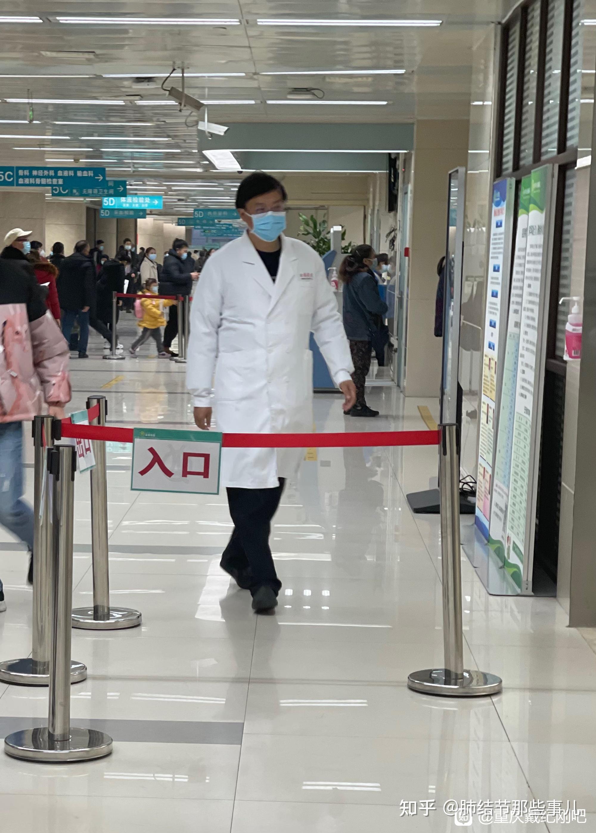 的时候,总会不可避免地慌乱,脆弱,也总想要多找一些医生或专家诊治