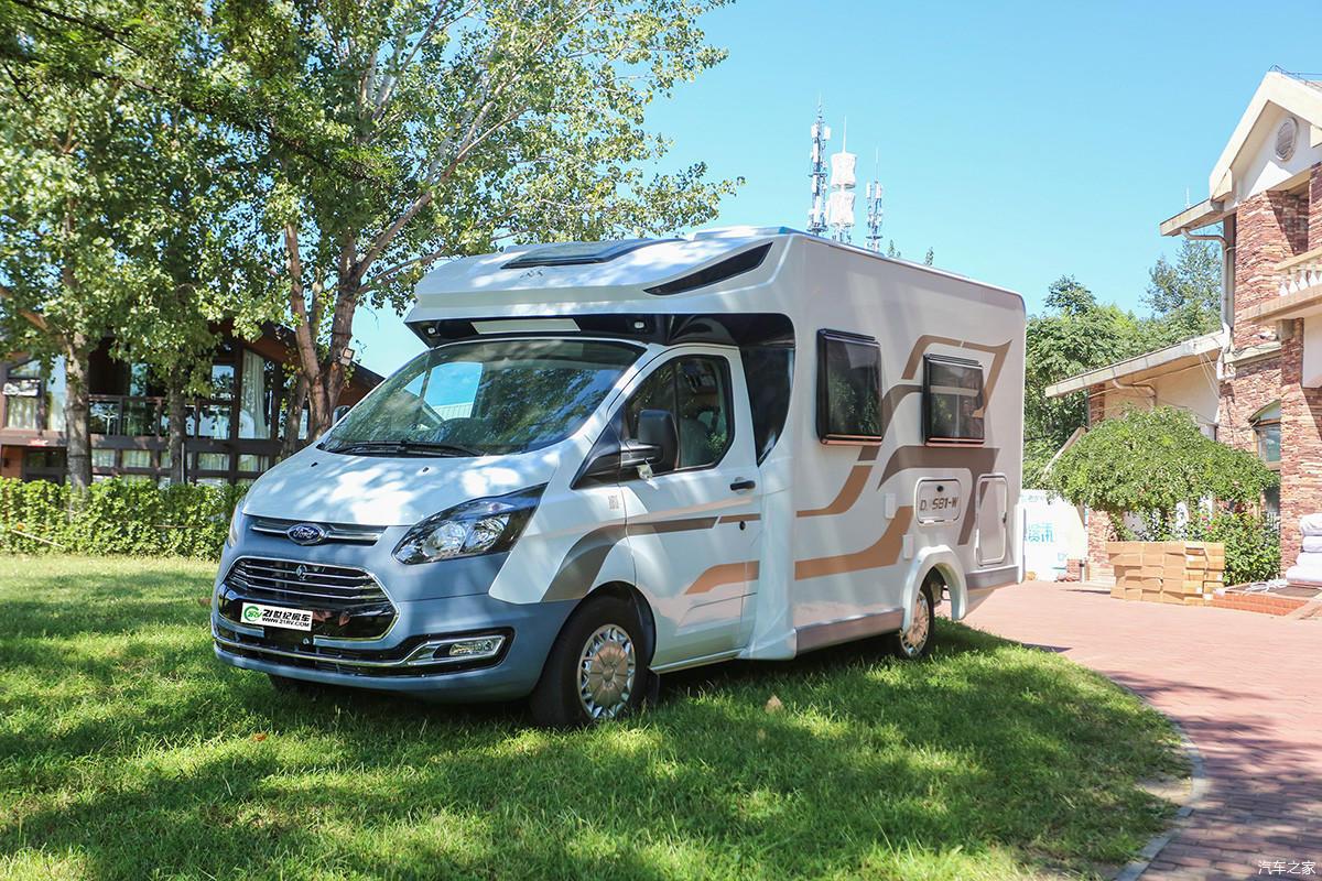 首发398万元隆翠2号福特t型房车亮相北京国际房车展