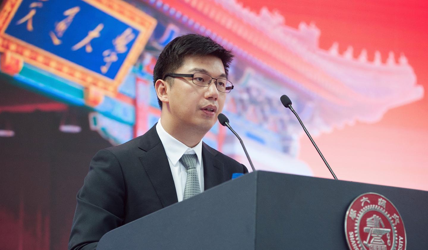 徐立在2019年上海交大本科生毕业典礼上发表演讲拥抱人生中的不确定