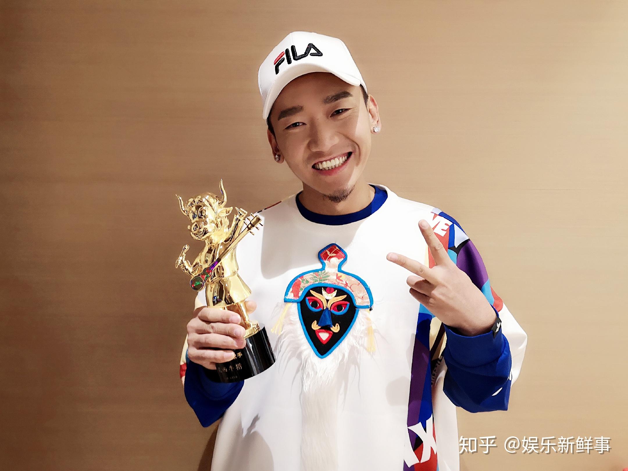 歌手扎西平措荣获"年度最佳男歌手"奖 首张个人ep包揽多风格,筹备近