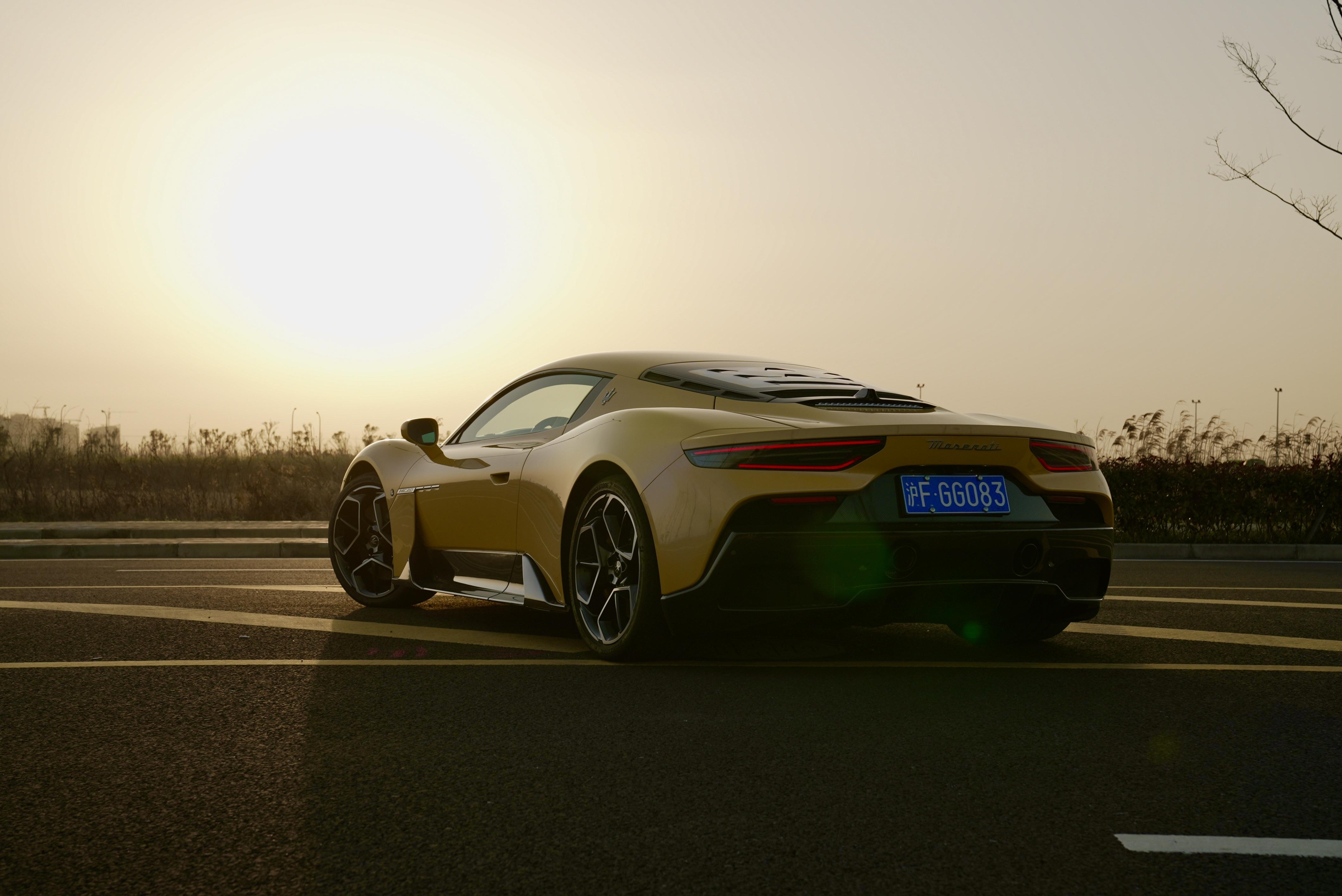 那位端庄的意大利皇后驾着mc20充满野心地回来了