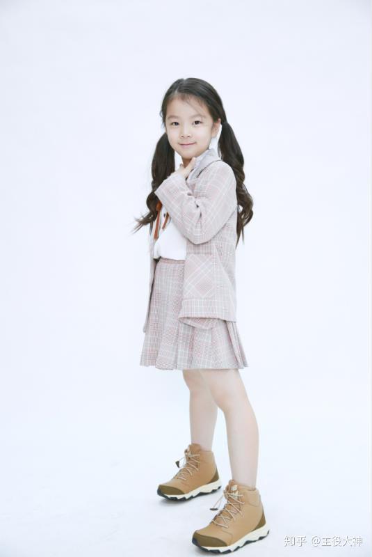 小演员孙沐含接到了新的通告邀请--"作业帮"教育软件广告拍摄.