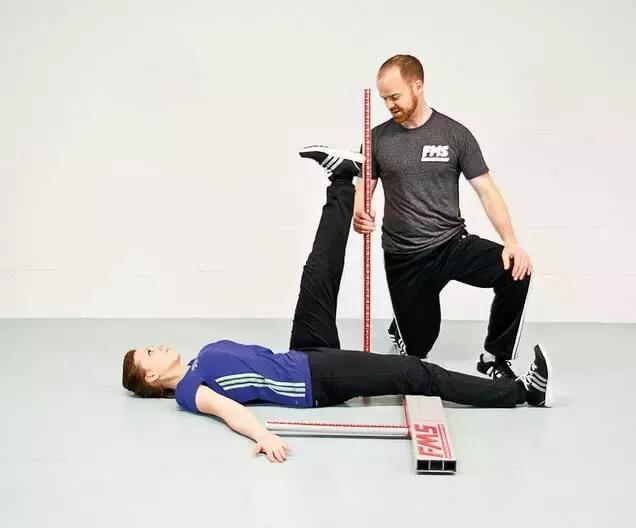 测试目的:评价骨盆的稳定性和大腿后部肌群及小腿肌群的主动柔韧性.