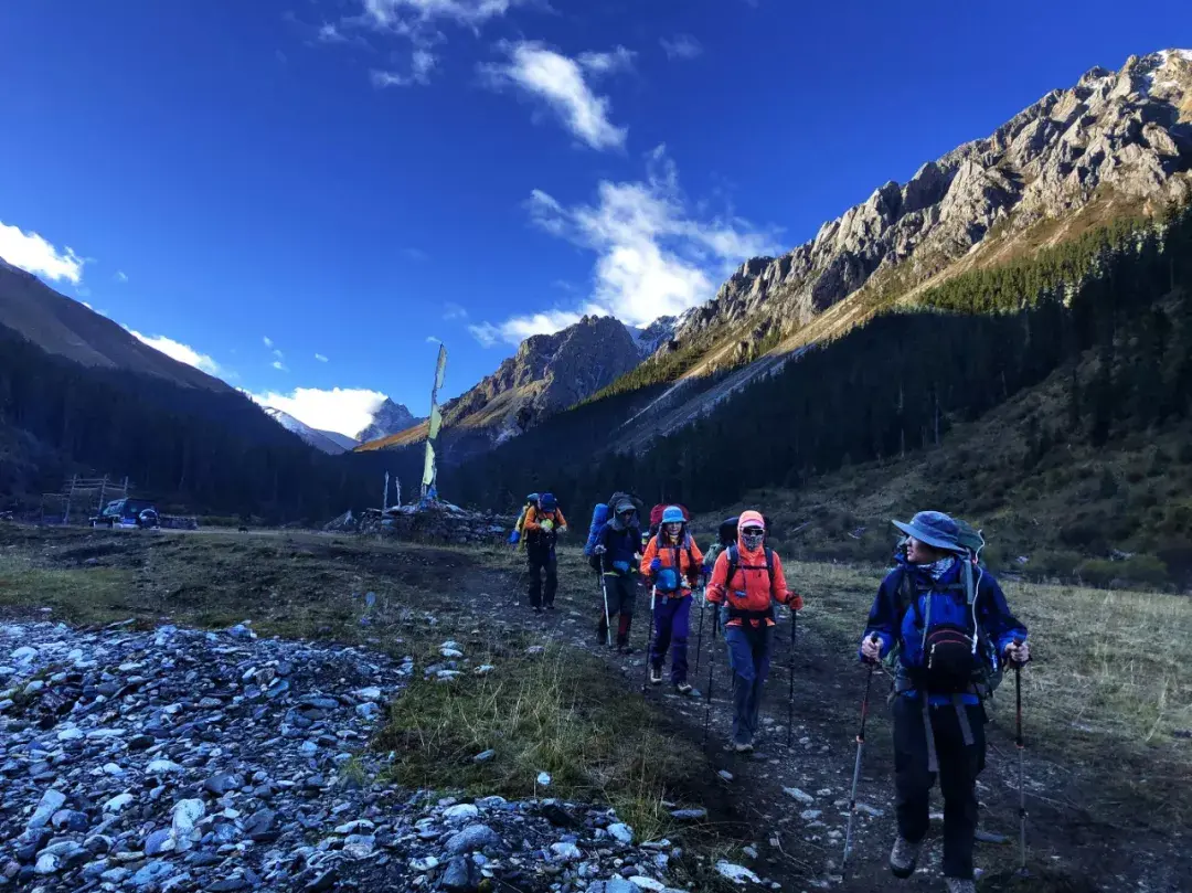 川西徒步新线出炉从绝峰央莫龙到相丘切克