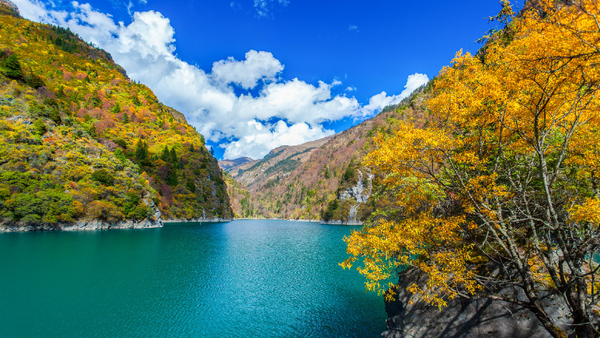 旅游甘孜和阿坝哪个好_旅游甘孜州文案_甘孜旅游