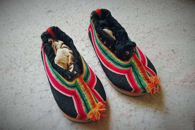 不同少数民族绣花鞋的特色 - 知乎