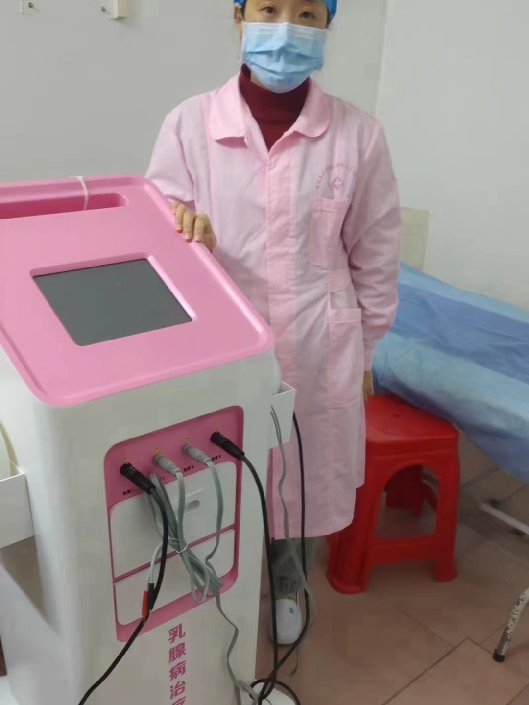 乐邦乳腺病治疗仪是集合市场上众多乳腺治疗仪的治疗理念,采用五维