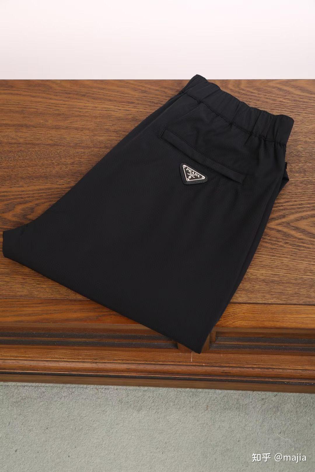 普拉达再生尼龙卫裤男款