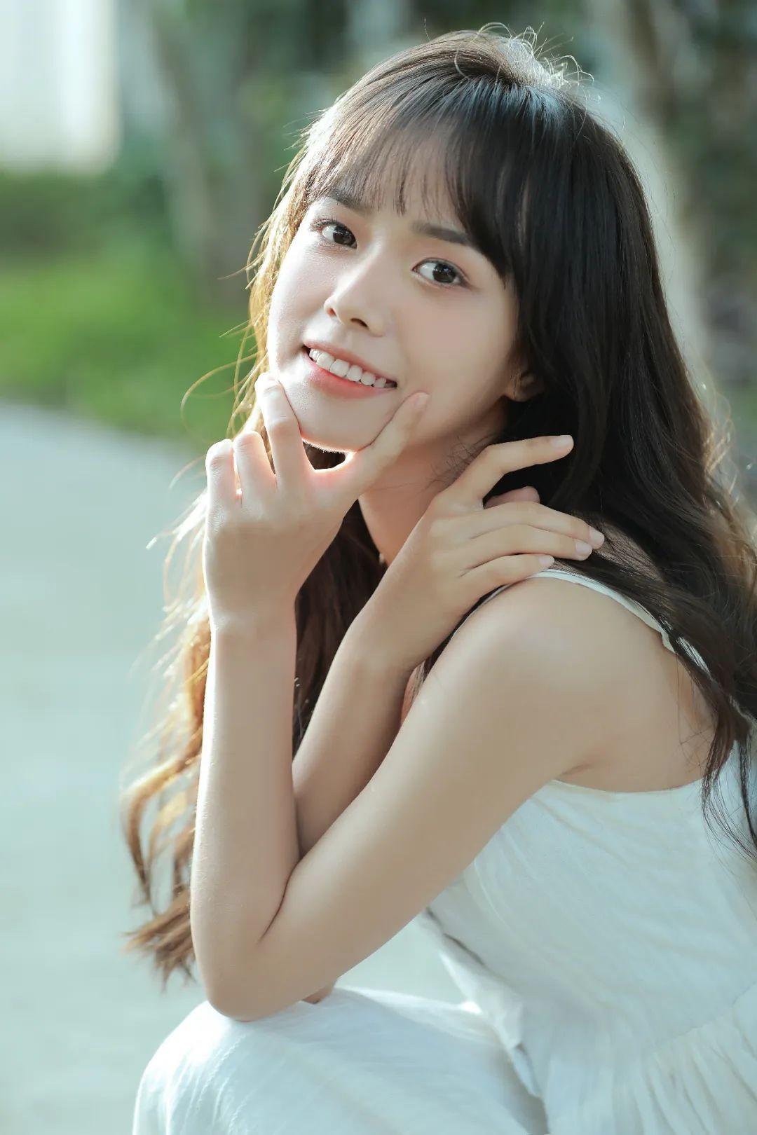央央20岁苏州模特阳光可爱艺术感浓烈
