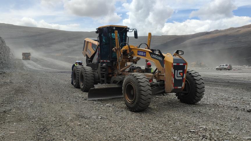 掘金利器柳工4260d平地机重新定义矿山旗舰